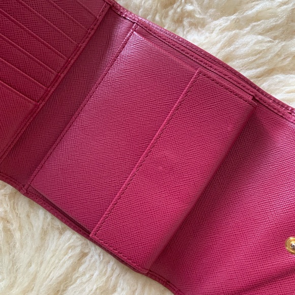 🦋Prada🦋 Saffiano Leather Wallet - Picture 6 of 16